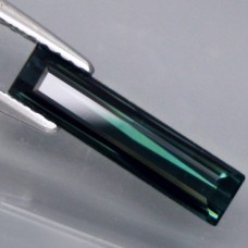 1.48CT Натуральный турмалин зелено-синий (индиголит) 14.4*3.5мм багет Е15000